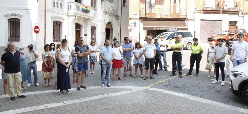 Cocncentración silenciosa en la plaza Mayor de Cuéllar en el 25 aniversario del asesinato de Miguel Ángel Blanco