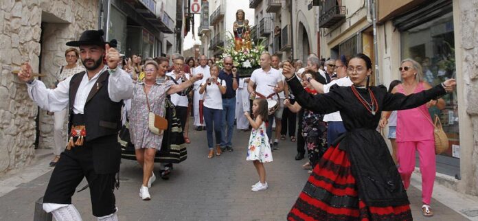 Procesión de la Virgen del Rosario desde San Miguel a Santo Tomé en Cuéllar