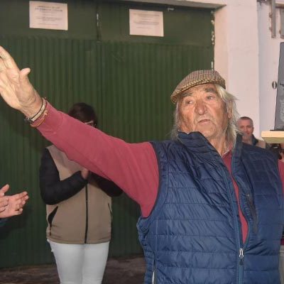 El Ayuntamiento reconoce la labor de Simón Caminero en los encierros de Cuéllar
