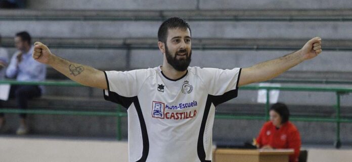 Rodri, del Racing Cuéllar, celebra un gol en una imagen de archivo