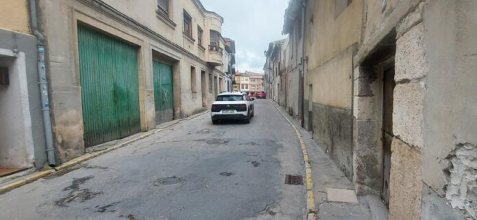 Tramo de la calle Segovia donde se iniciará la segunda fase de las obras de acondicionamiento