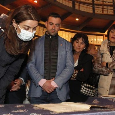 La ministra de Justicia visita el Archivo de la Casa Ducal de Alburquerque