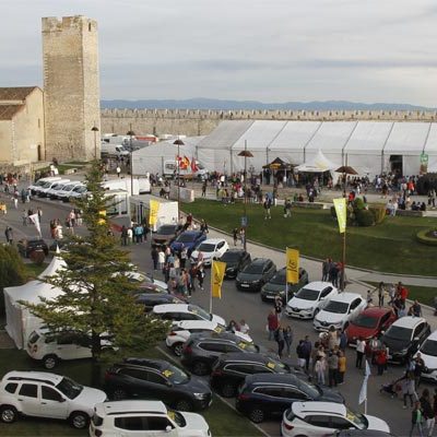Centenares de personas visitan la Feria de Cuéllar en este largo fin de semana