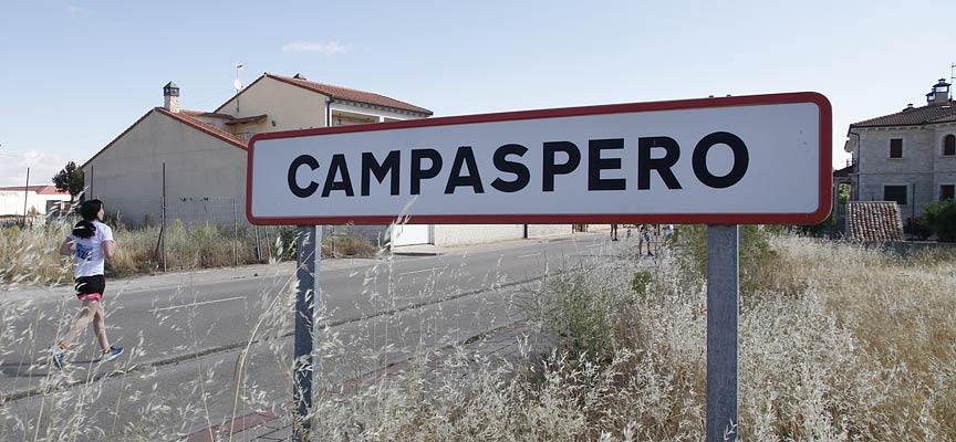 Señal de entrada a la localidad de Campaspero. | Foto: Gabriel Gómez |