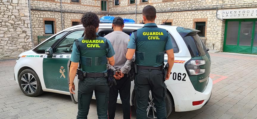 Un hombre ha sido detenido como supuesto autor de varios robos y estafa en Cuéllar. | Foto: Guardia Civil de Segovia |
