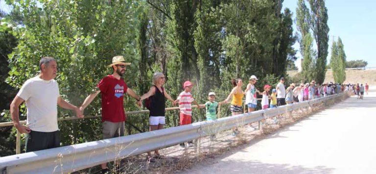 El Puente del Segoviano acogerá mañana el ‘Abrazo al agua’ 2025
