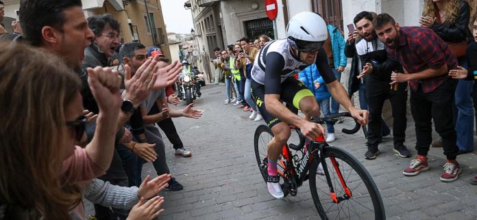 Hugo Ramos en la Cronoescalada ciclista Subida al Castillo, en Cuéllar en 2024. | Foto: © Gabriel Gómez |