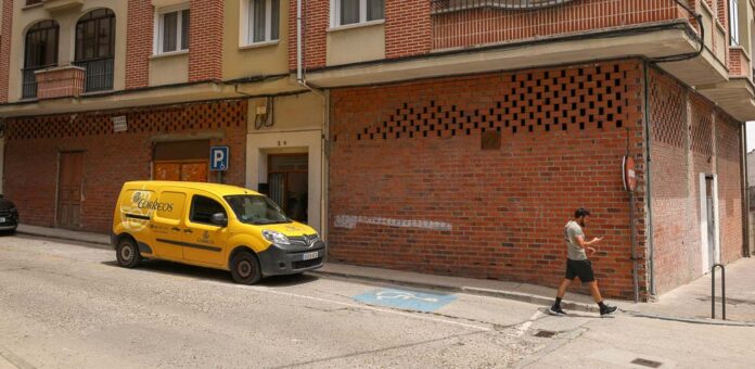 Imagen de un local en planta baja en la calle Nueva de Cuéllar. | Foto: Gabriel Gómez |