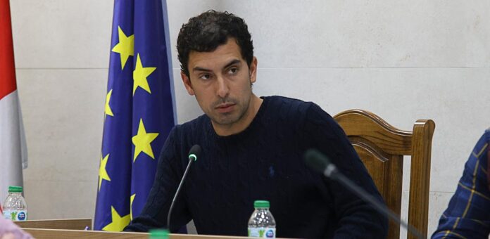 Daniel Martín interviniendo en una sesión del pleno de Cuéllar. | Foto: Gabriel Gómez |