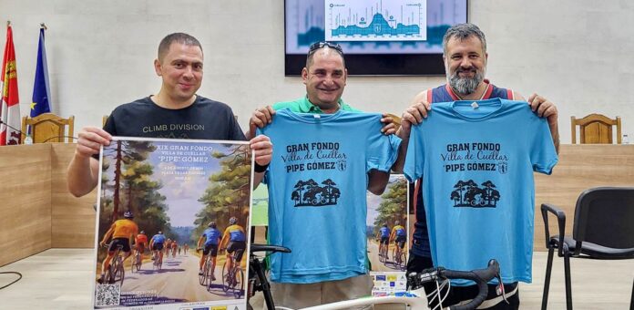 De izquierda a derecha, Fabián de Benito, Jorge Gómez y Jonás Gómez durante la presentación del Gran Fondo Villa de Cuéllar Pipe Gómez. | Foto: Nuria Pascual |