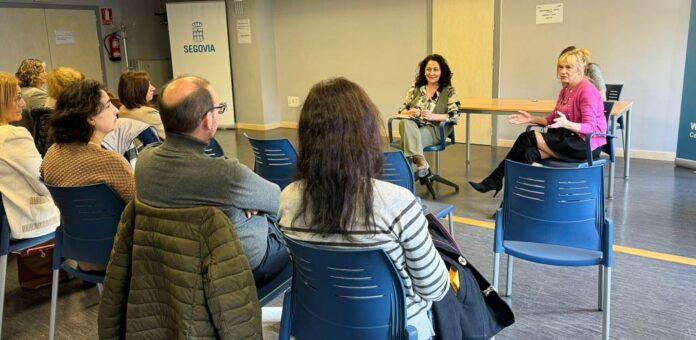 Reunión de la diputada con colectivos sociales. | Foto: Diputación Segovia |