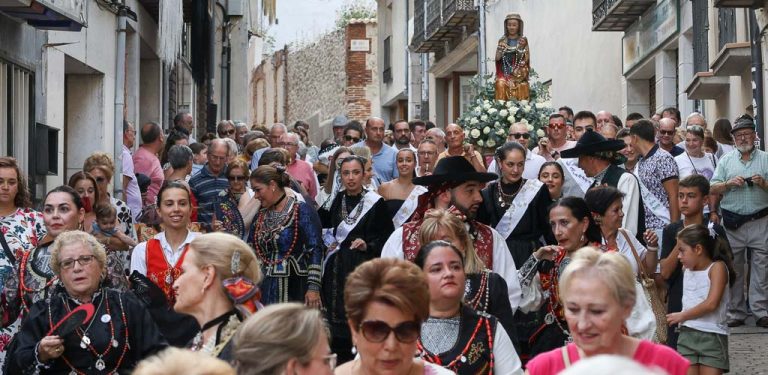 La Virgen del Rosario se traslada hoy en procesión a su capilla de Santo Tomé