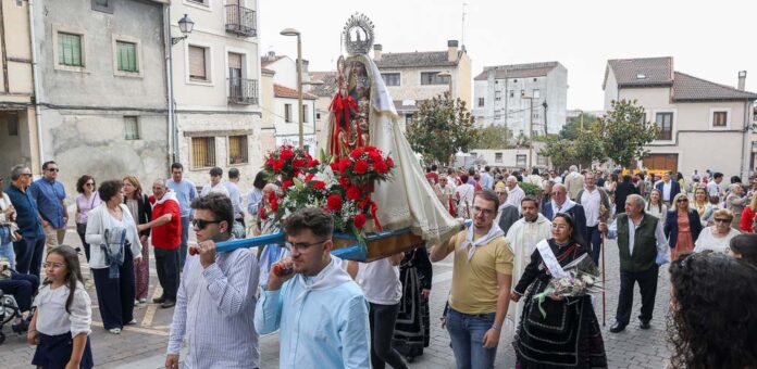 Procesión del Henarillo enhonor a la Virgen de la Palma 2024. | Foto: Gabriel Gómez |