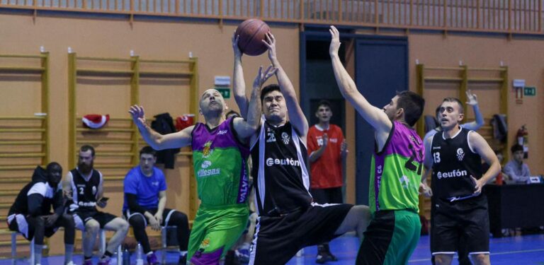 Baloncesto Cuéllar vence al Saltamontes Valverde desde la línea del triple