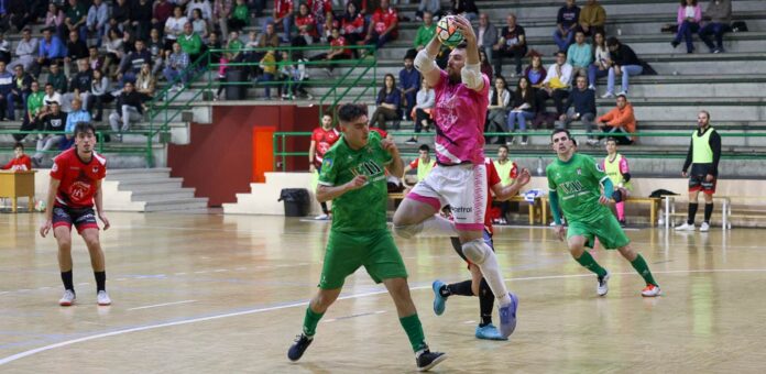 Partido entre el FS Cuéllar Cojalba y el Arcos de la Llana disputado en Cuéllar. | Foto: Gabriel Gómez |