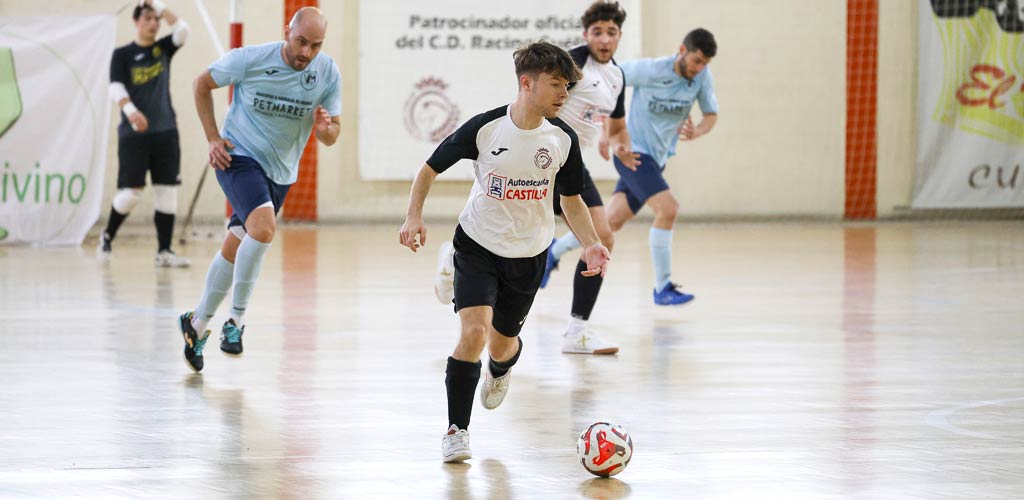 Imagen del partido entre el Racing Cuéllar Sub-23 y el Valverde B. | Foto: Gabriel Gómez |