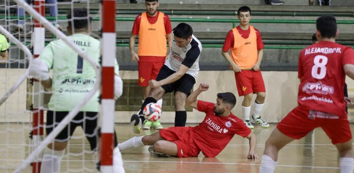 Partido entre Racing Cuéllar y River Zamora. | Foto: Gabriel Gómez |