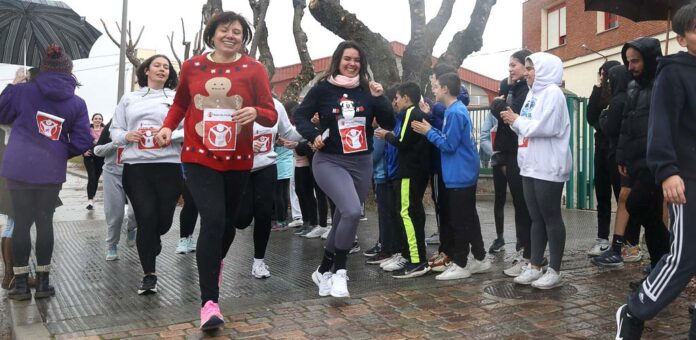 Carrera Kilómetros Solidarios en el instituto Marqués de Lozoya por los afectados por la DANA. | Foto: Gabriel Gómez |