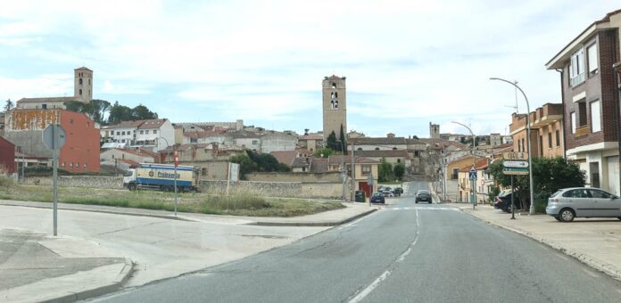 Entrada a Cuéllar por la carretera de Arévalo. | Foto: Gabriel Gómez |