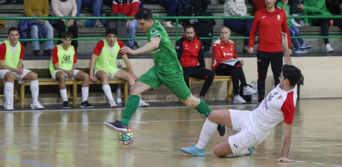 Partido disputado en Cuéllar entre el FS Cuéllar Cojalba y el Unión Arroyo. | Foto: Gabriel Gómez |