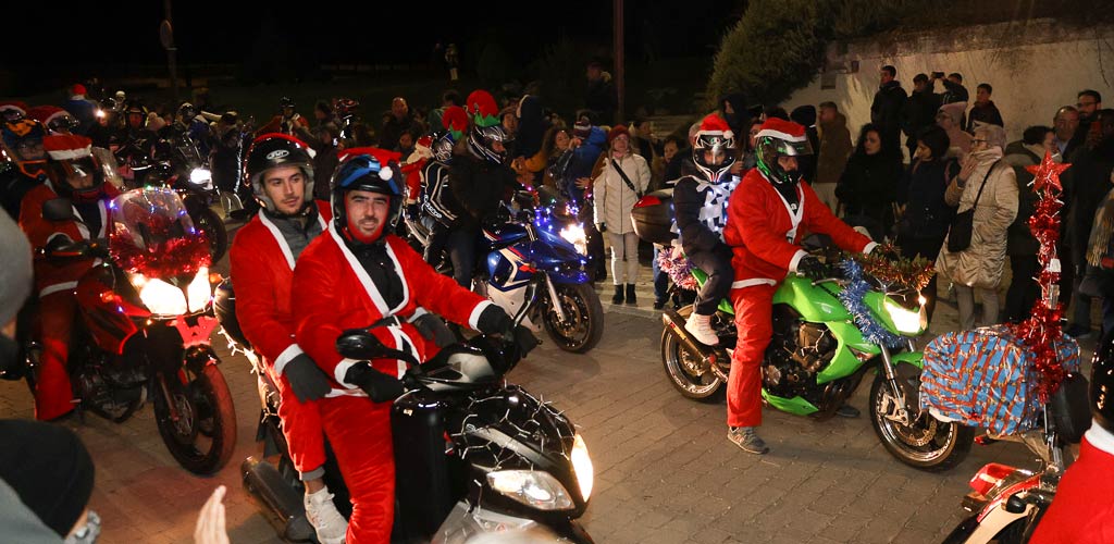 papa-noel-cuellar-2024-ES-GGG_3005 Visita de Papá Noel a Cuéllar en 2024. | Foto: Gabriel Gómez |