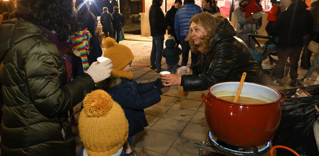 papa-noel-cuellar-2024-ES-GGG_3056 Visita de Papá Noel a Cuéllar en 2024. | Foto: Gabriel Gómez |
