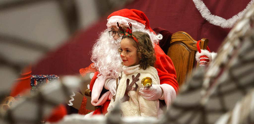 papa-noel-cuellar-2024-ES-GGG_3159 Visita de Papá Noel a Cuéllar en 2024. | Foto: Gabriel Gómez |