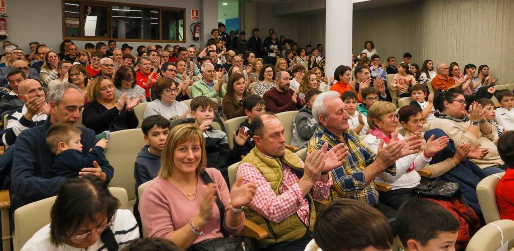 premios-deporte-cuellar-2024-ES-GGG_1880 Gala de entrega de los Premios al Deporte de Cuéllar 2024. | Foto: Gabriel Gómez |