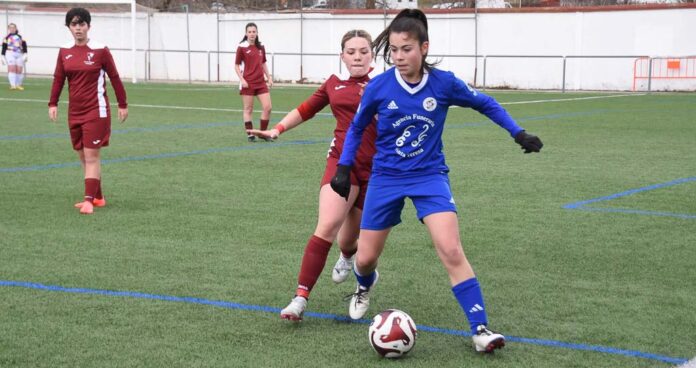 Partido entre El Espinar Arlequín y el CD Cuéllar femenino. | Foto: Jesús Santana |