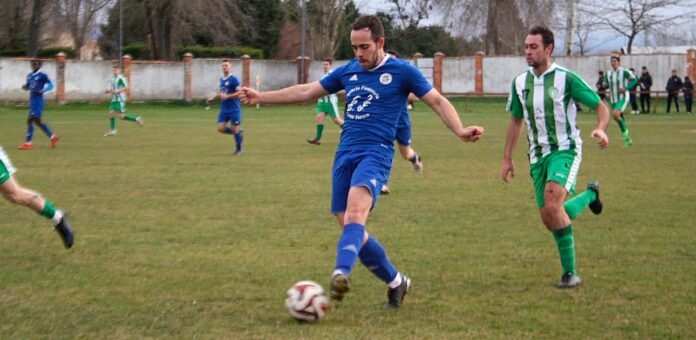 Imagen del encuentro entre el CD Cantimpalos y el CD Cuéllar. | Foto: CD Cuéllar |