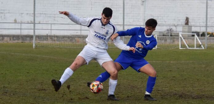 Partido entre CD Cuéllar y Mozoncillo disputado en Santa Clara en 2025. | Foto: Rubén de Miguel |