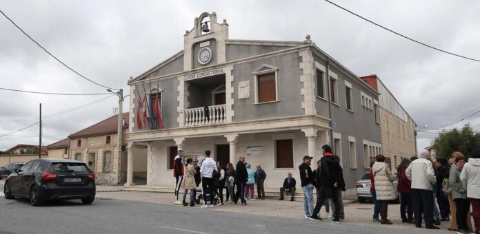 Ayuntamiento y salón multiusos de Arroyo de Cuéllar. | Foto: Gabriel Gómez |