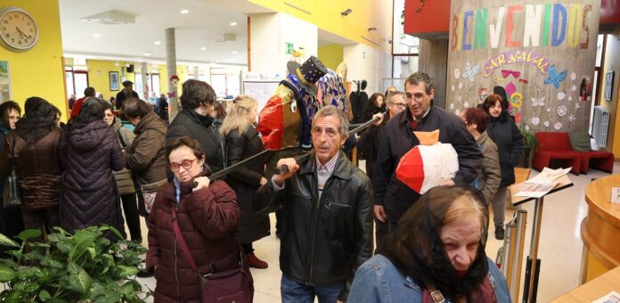 Entierro de la sardina de 2025 en Cuéllar. | Foto: Gabriel Gómez |