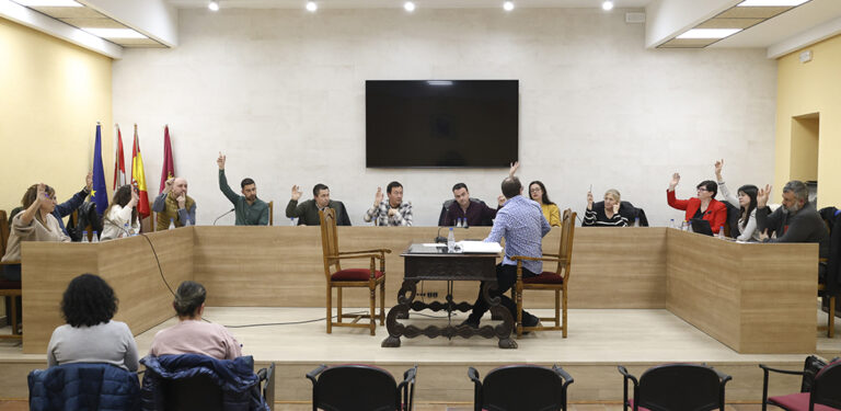 El Pleno abordará hoy el nuevo contrato del servicio del agua y el carril peatonal