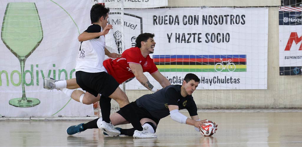 racing-cuellar-tres-columnas-3-2025-ES-GGG_4970 Partido de Tercera División de fútbol sala entre el Racing Cuéllar y el Tres Columnas disputado en Cuéllar. | Foto: Gabriel Gómez |