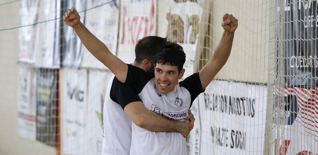 racing-cuellar-tres-columnas-3-2025-ES-GGG_5023 Partido de Tercera División de fútbol sala entre el Racing Cuéllar y el Tres Columnas disputado en Cuéllar. | Foto: Gabriel Gómez |