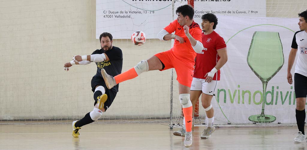 racing-cuellar-tres-columnas-3-2025-ES-GGG_5037 Partido de Tercera División de fútbol sala entre el Racing Cuéllar y el Tres Columnas disputado en Cuéllar. | Foto: Gabriel Gómez |