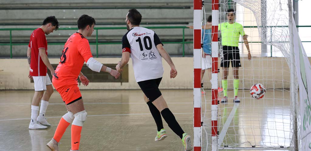 racing-cuellar-tres-columnas-3-2025-ES-GGG_5105 Partido de Tercera División de fútbol sala entre el Racing Cuéllar y el Tres Columnas disputado en Cuéllar. | Foto: Gabriel Gómez |