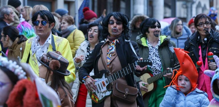 Cuéllar abre el carnaval con un tardeo amenizado por dos charangas