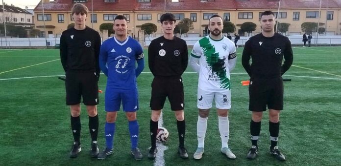 Capitanes y árbitros antes del encuentro entre el CD San Lorenzo y el CD Cuéllar en Segovia. | Foto: CD Cuéllar |