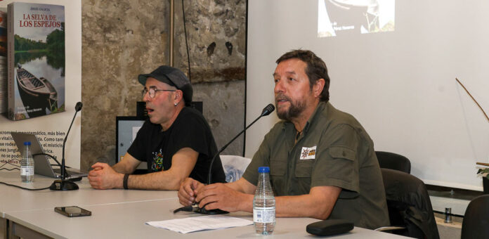 Presentacion del libro «La Selva de los Espejos» de Ángel Galicia en el palacio de Pedro I en Cuéllar. | Foto: Gabriel Gómez |