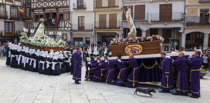 Procesion del Encuentro en el Domingo de Ramos de Cuéllar 2025. | Foto: Gabriel Gómez |
