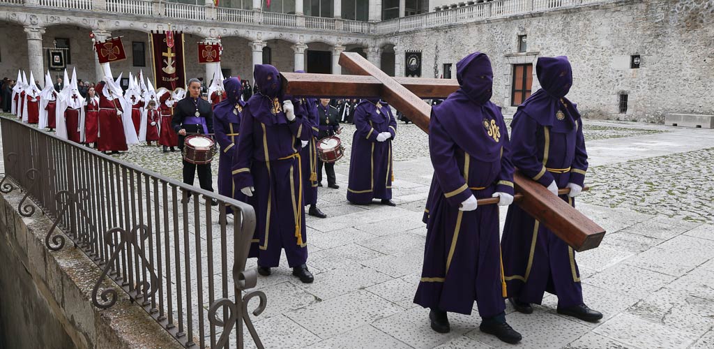 procesion-jueves-santo-2025-ES-GGG_1168 Procesión de Jueves Santo de 2025 en Cuéllar. | Foto: Gabriel Gómez |