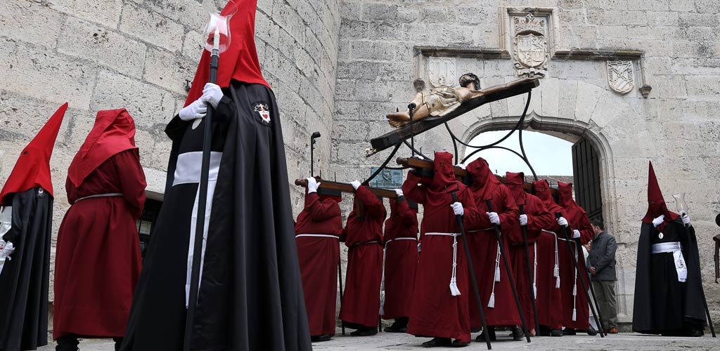 procesion-jueves-santo-2025-ES-GGG_1200 Procesión de Jueves Santo de 2025 en Cuéllar. | Foto: Gabriel Gómez |