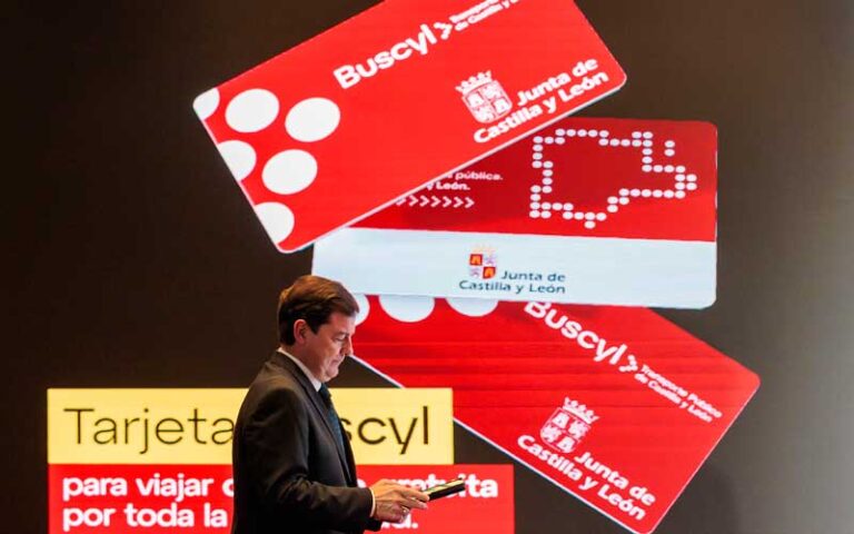 La tarjeta BUSCyL permitirá a los empadronados en Castilla y León viajar gratis en las rutas dependientes de la Junta