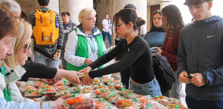 El IES Duque de Alburquerque acoge almuerzos saludables y solidarios a beneficio de la AECC