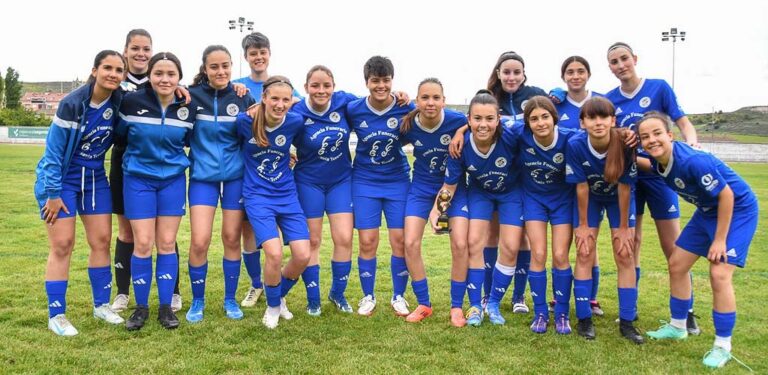 El CD Cuéllar femenino cierra con goleada una temporada histórica