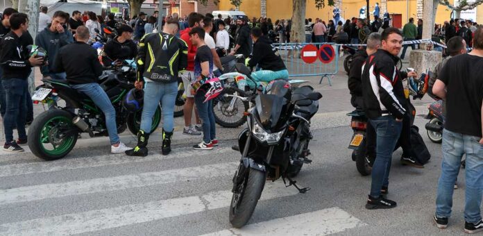 Imagen del Motorfest de 2024 en el entorno de la plaza de toros de Cuéllar. | Foto: Gabriel Gómez |