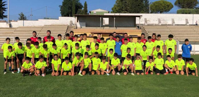 Participantes en el campus de verano del CD Cuéllar de 2024. | Foto: CD Cuéllar |