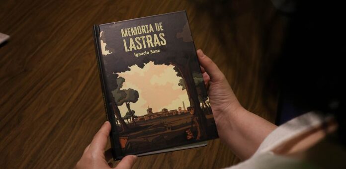 Libro «Memoria de Lastras», de Ignacio Sanz. | Foto: Gabriel Gómez |